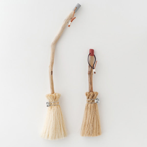Driftwood and Rope Broom BEIGE