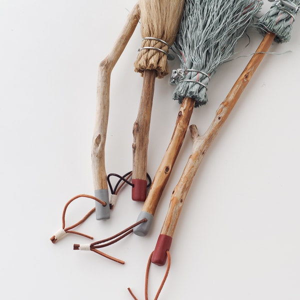 Driftwood and Rope Broom BEIGE