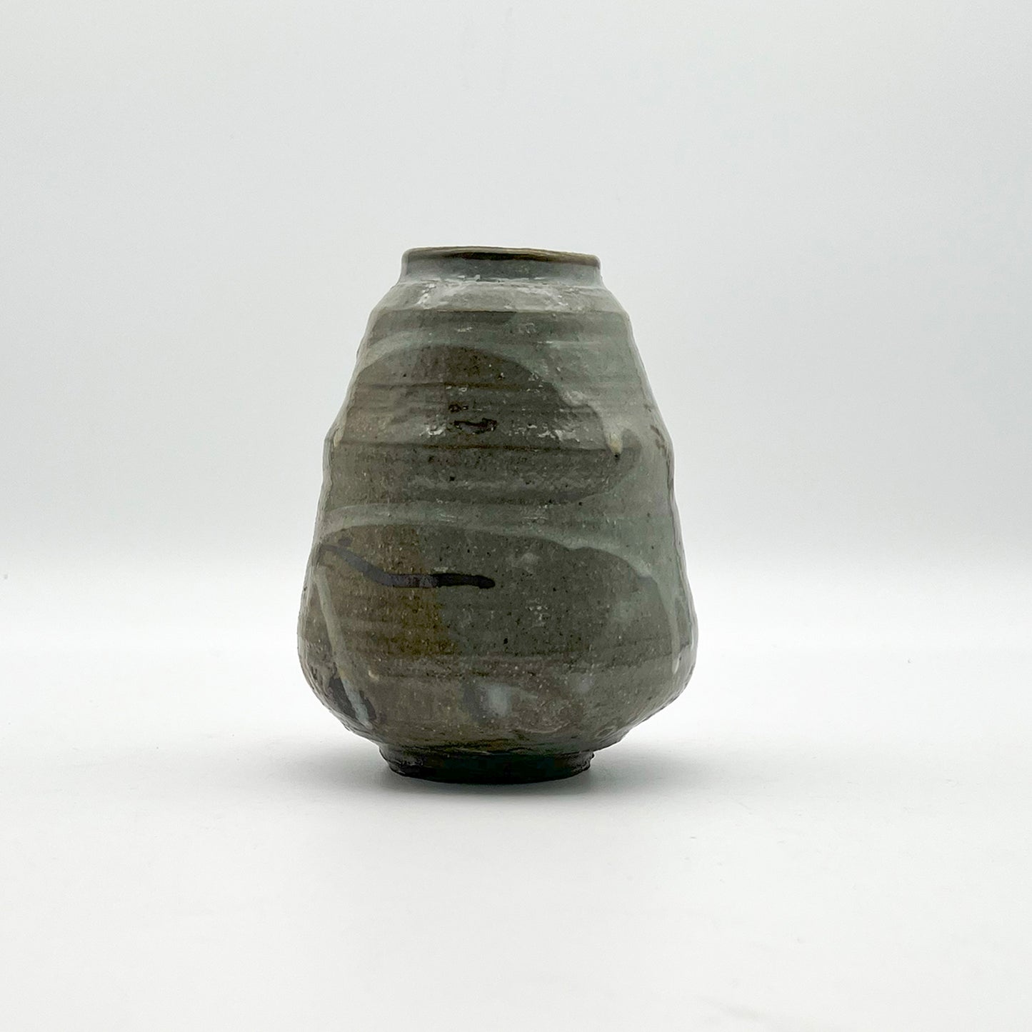 White Slip Flower Vase_Kanata Shisama