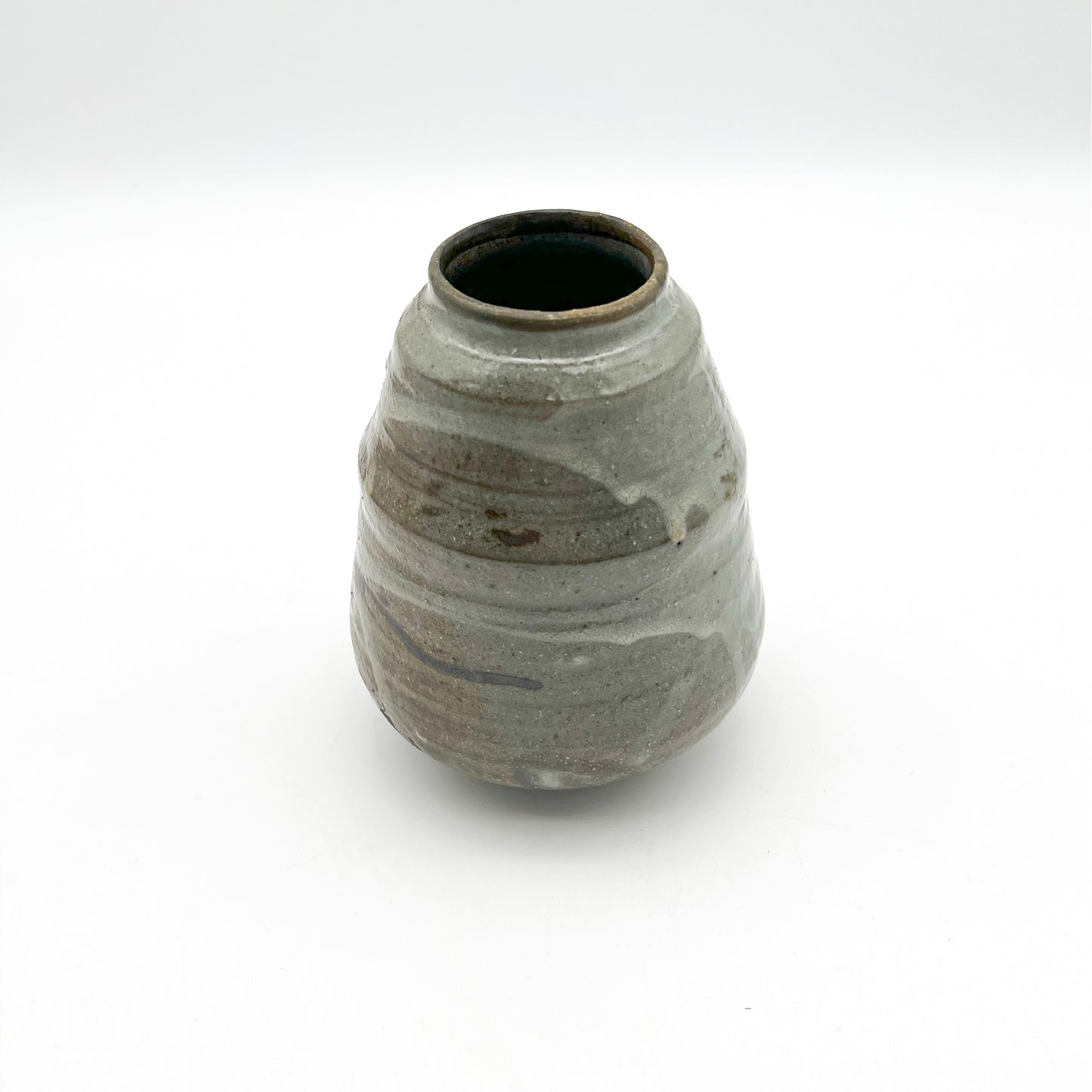 White Slip Flower Vase_Kanata Shisama