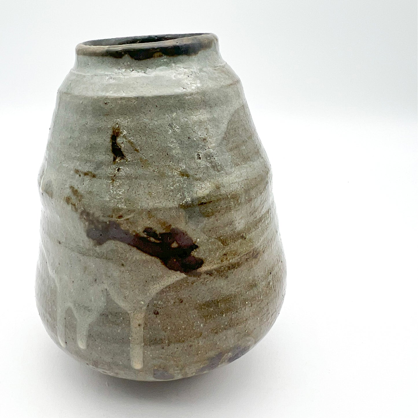 White Slip Flower Vase_Kanata Shisama