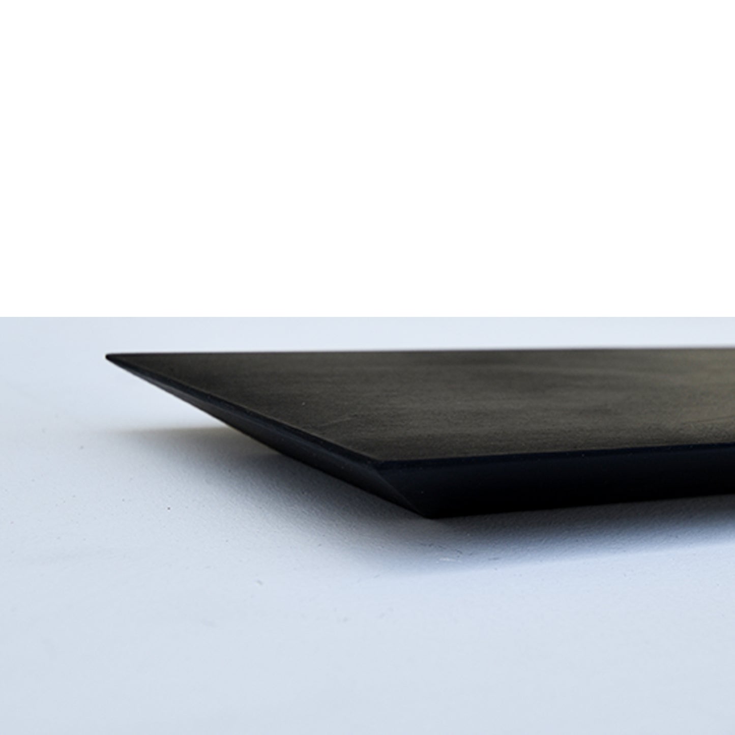 VERTICAL PLATE L Black