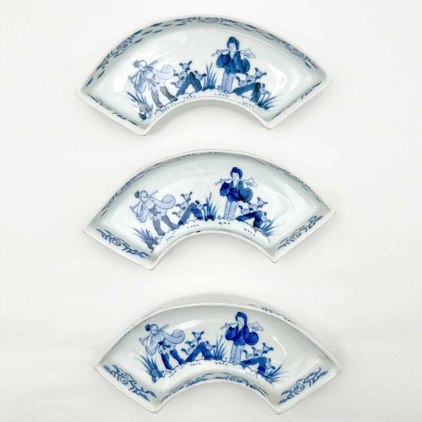 VINTAGE Medium Plate A