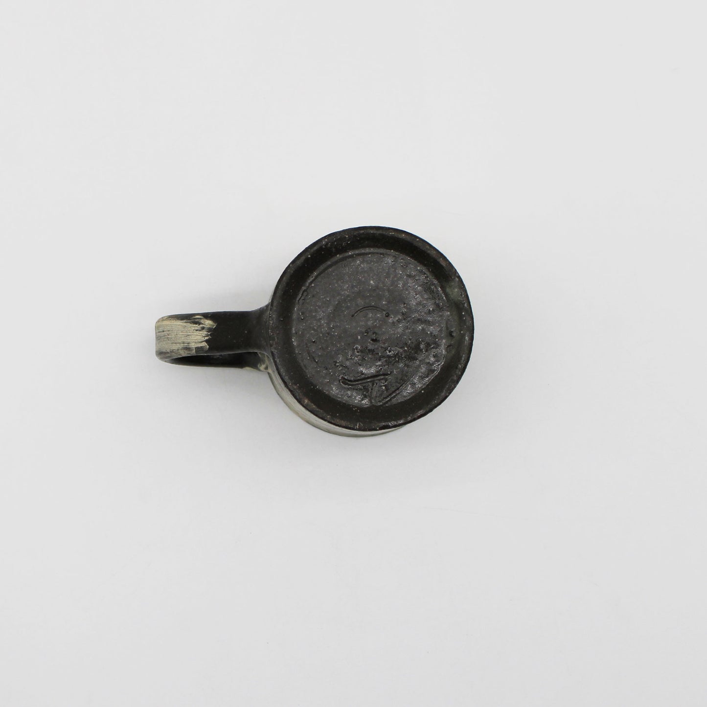 Black brush mark slip mug 57A_Atsushi Ogata