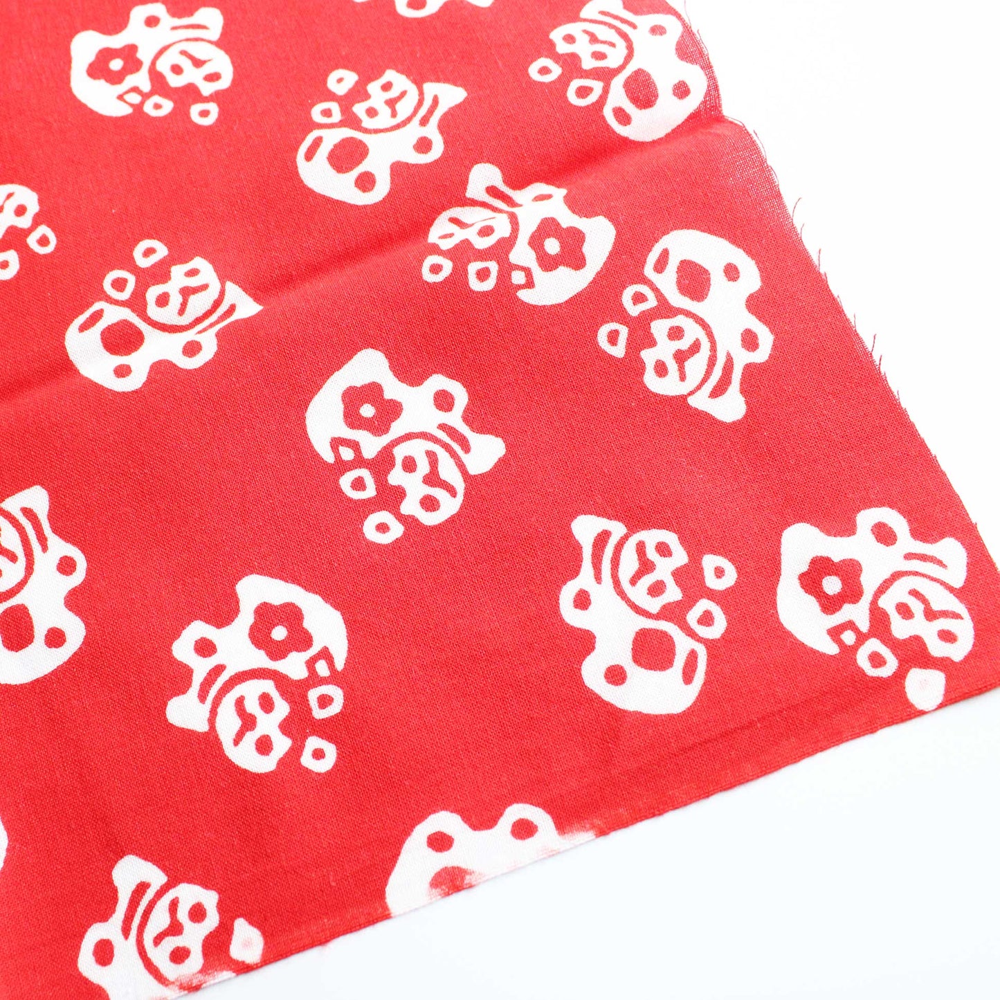 Hand wiping (a towel) inu hariko