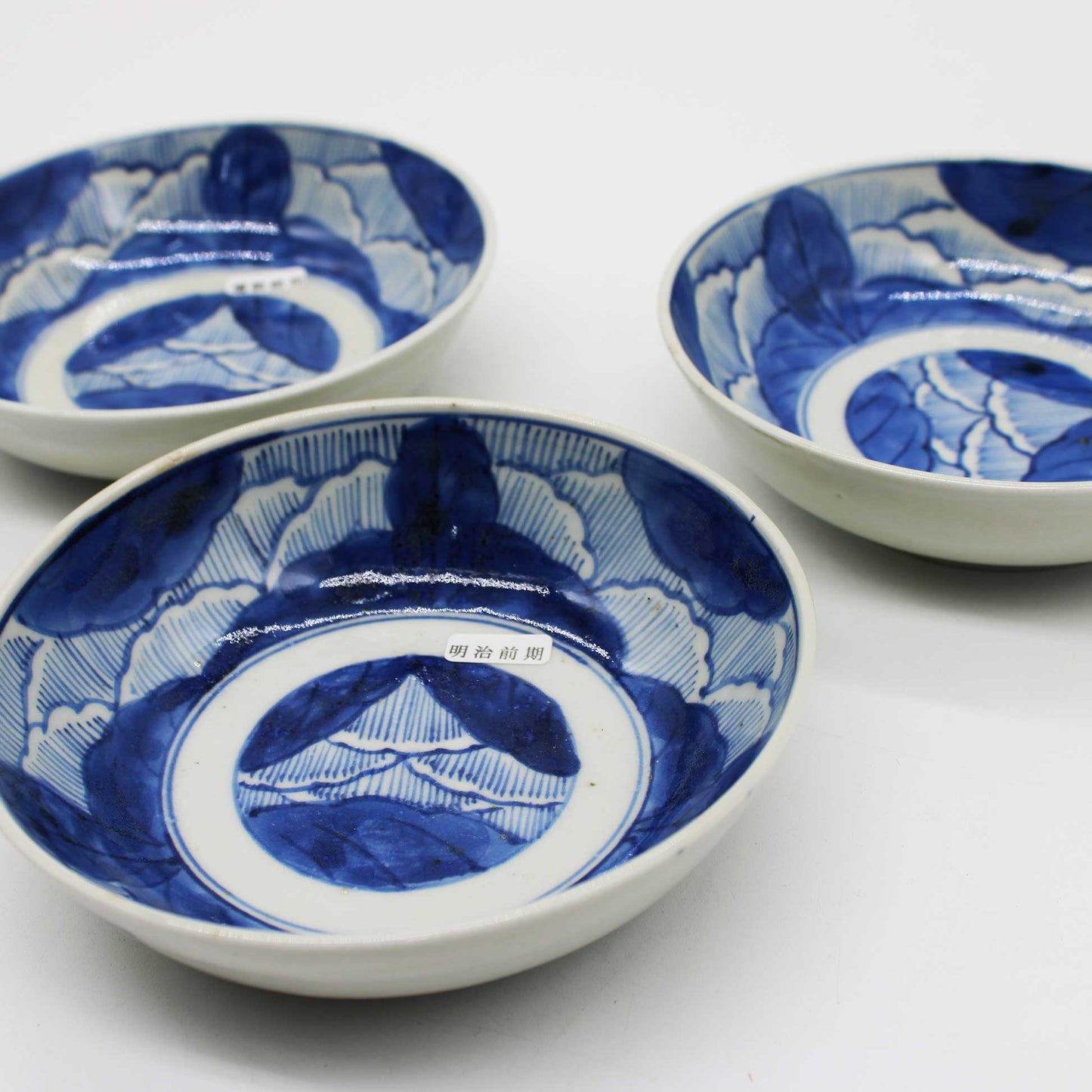 ANTIQUES Medium bowl A_512