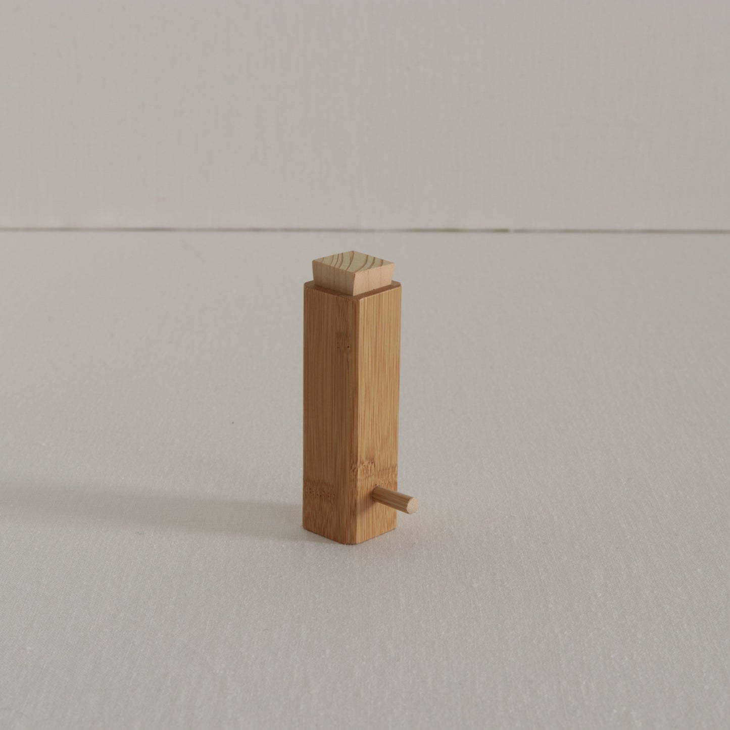 Condiment container