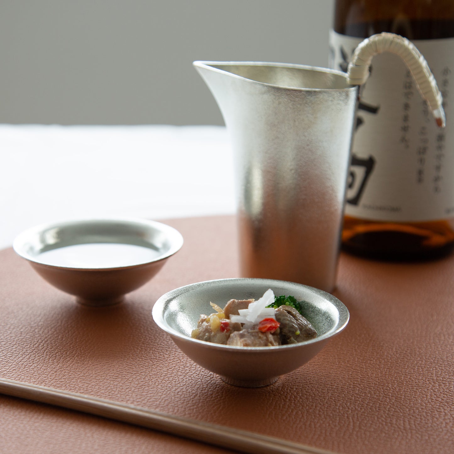 Set of 3_Sake jug and flat cup chirori