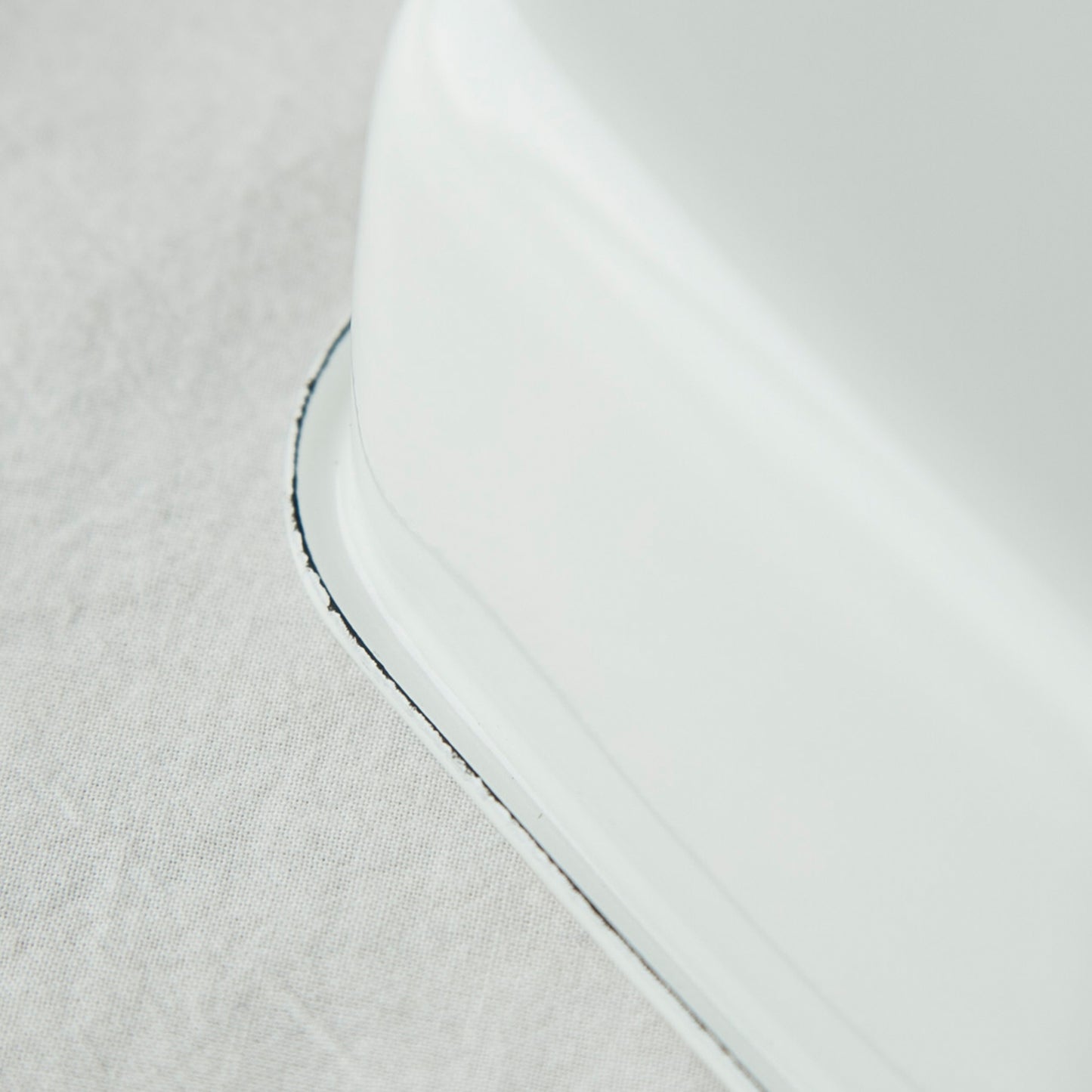 White Square L with Lid