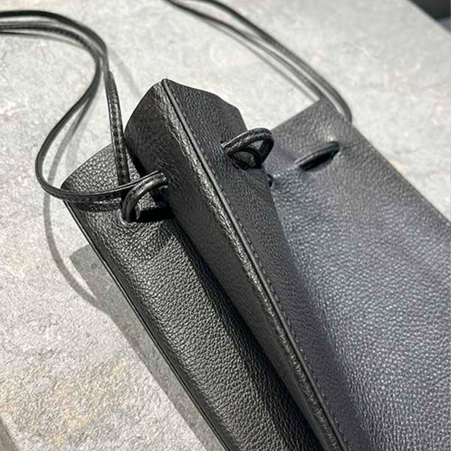 SHOULDER S Black Aeta_PG63