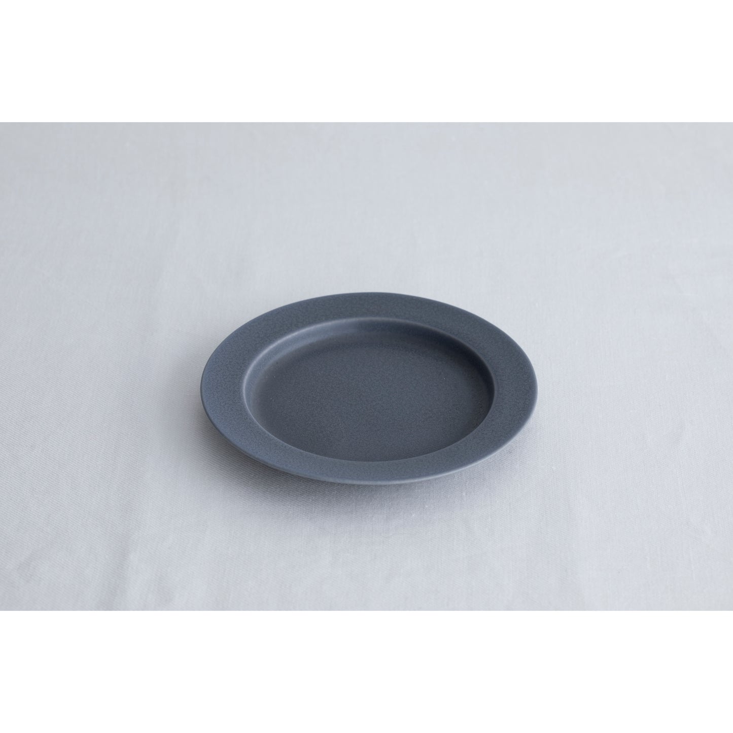 Plate unjour gouter plate rainy gray