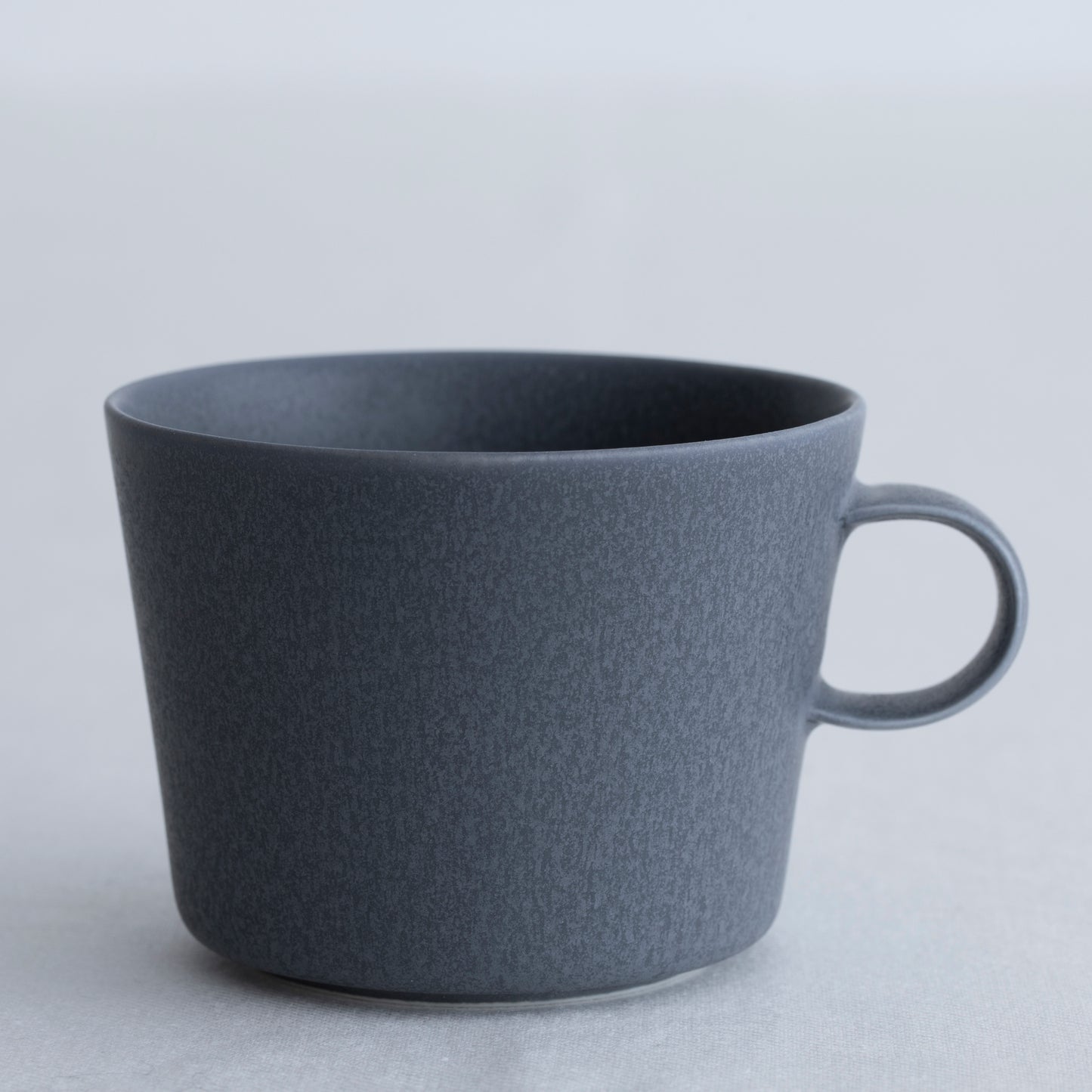 Cup unjour matin cup rainy gray