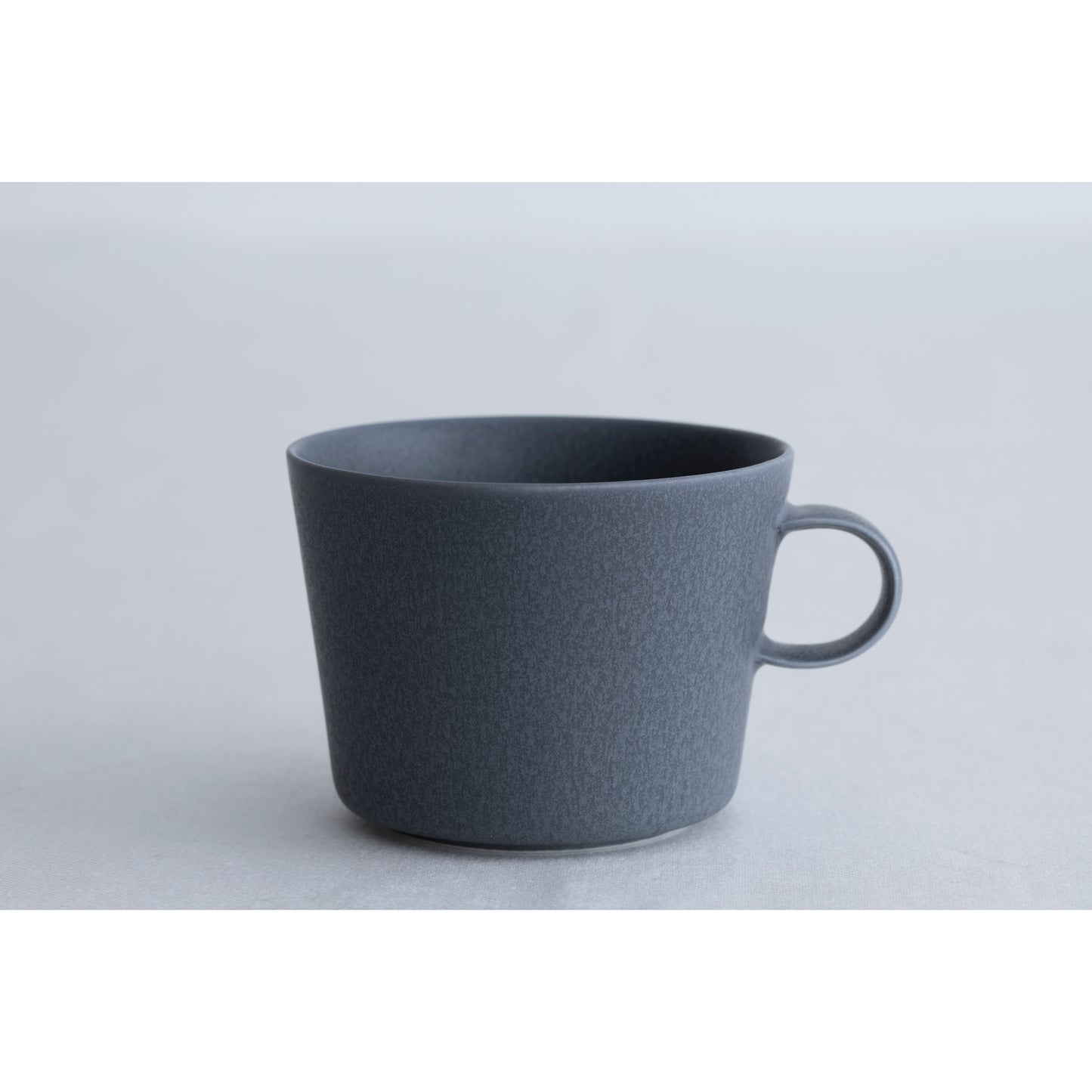 Cup unjour matin cup rainy gray