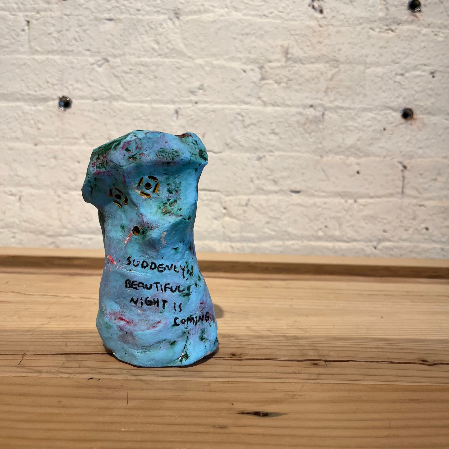My message statue3