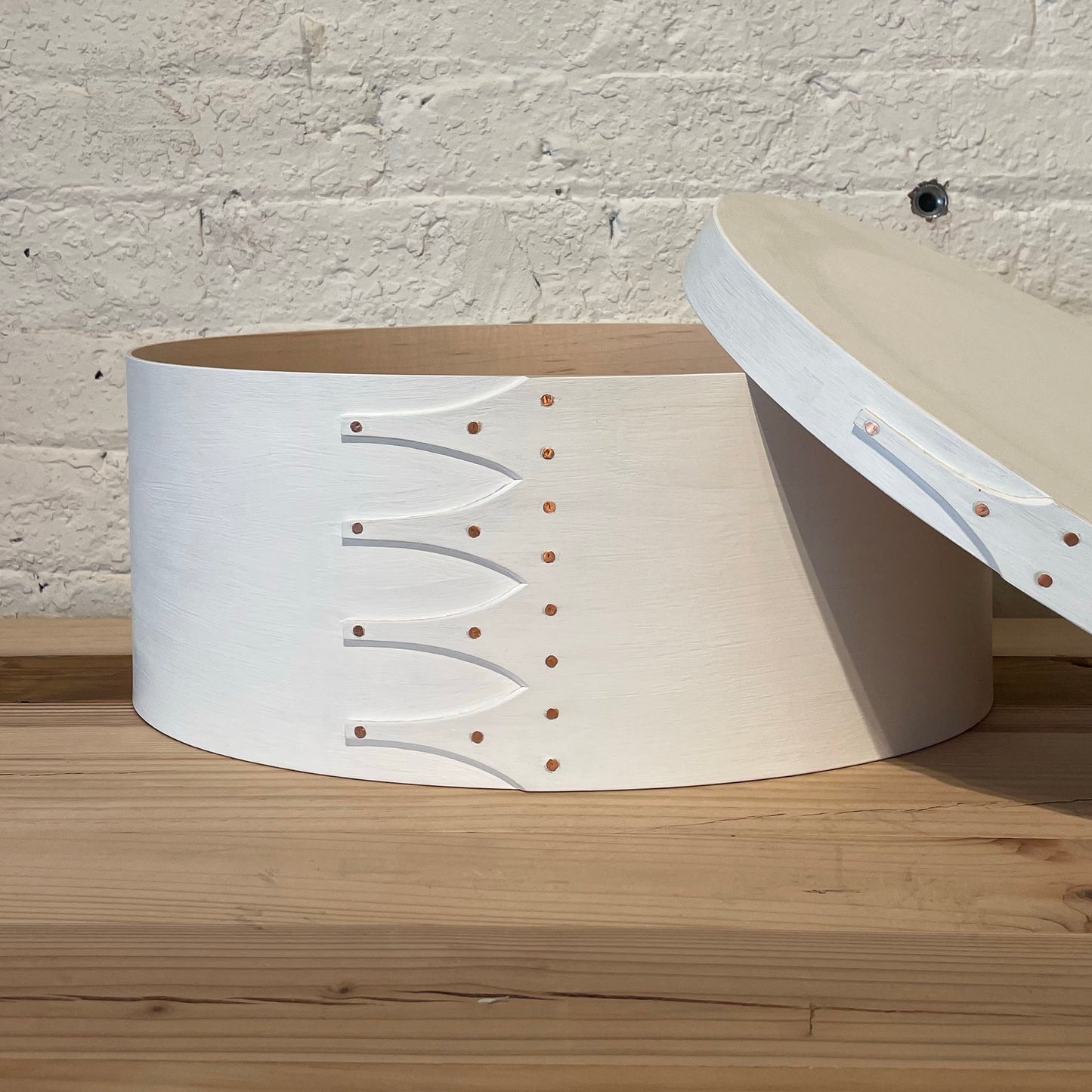 OVAL BOX milkpaint white #8