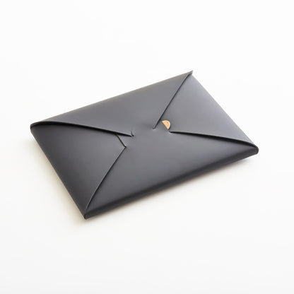 SEAMLESS CLUTCH BAG-M BLACK