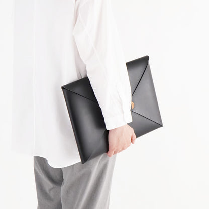 SEAMLESS CLUTCH BAG-M BLACK