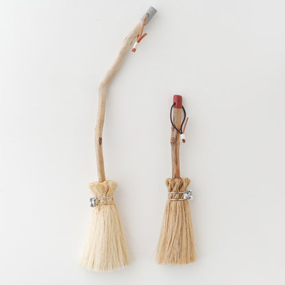 Driftwood and Rope Broom BEIGE