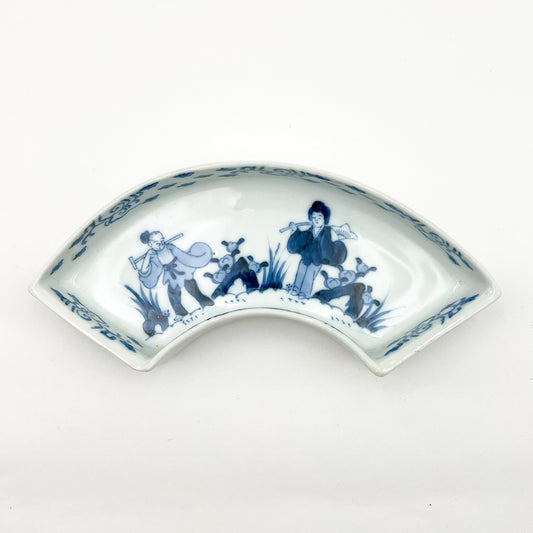 VINTAGE Medium Plate A