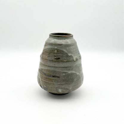 White Slip Flower Vase_Kanata Shisama