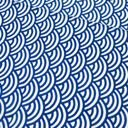 hand wiping (a towel)　Blue Ocean Waves (Seigaiha)
