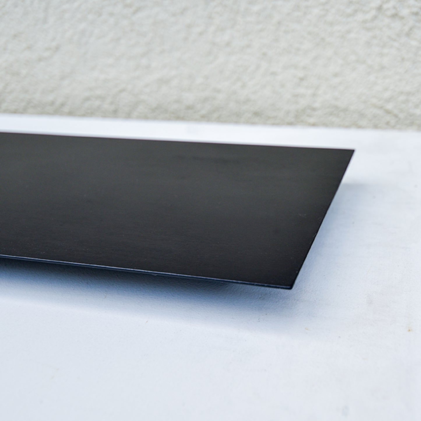 VERTICAL PLATE L Black