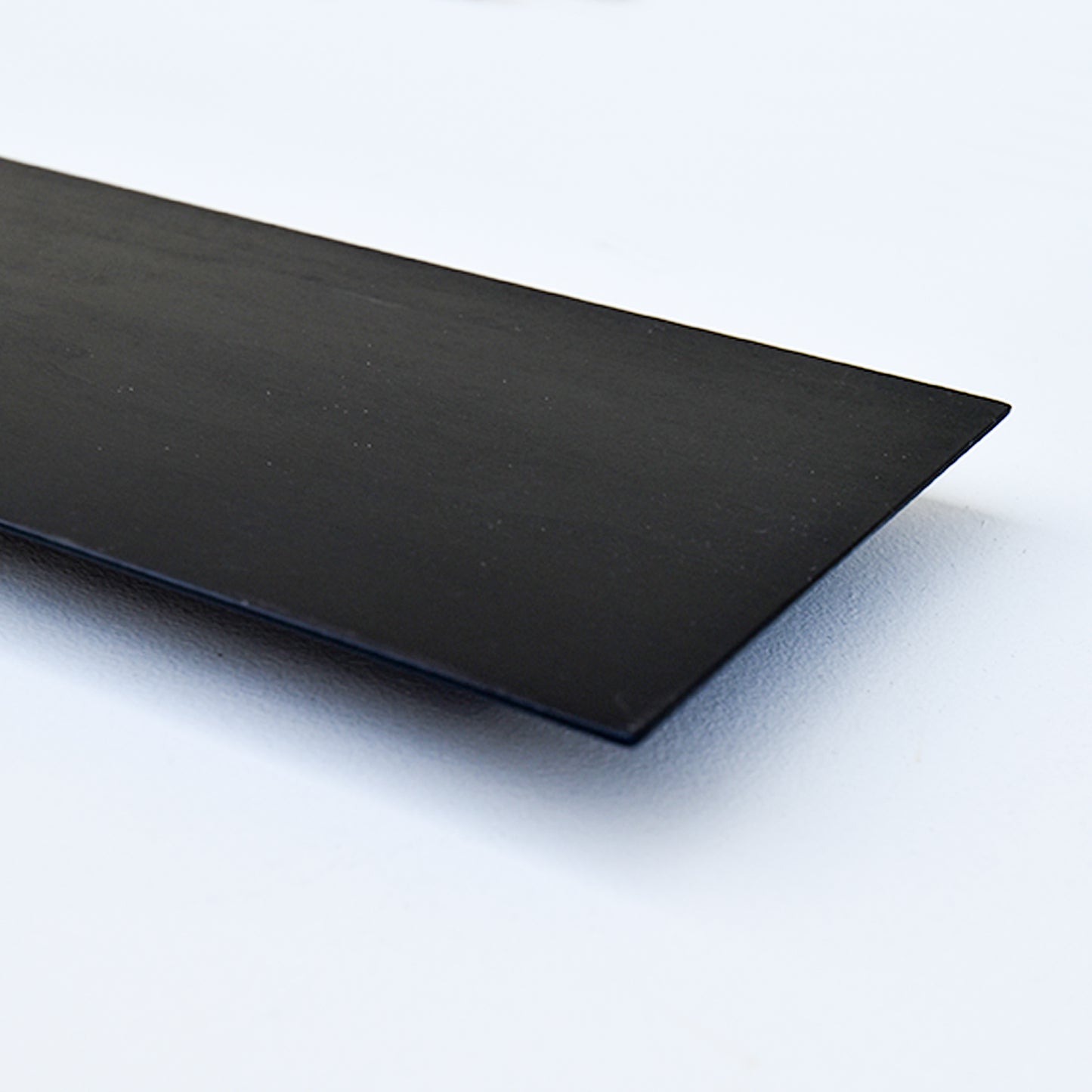 VERTICAL PLATE L Black