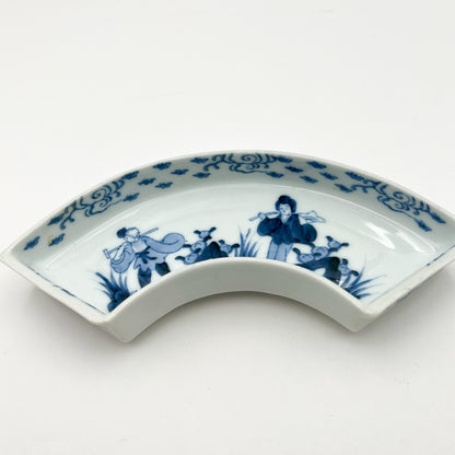 VINTAGE Medium Plate A