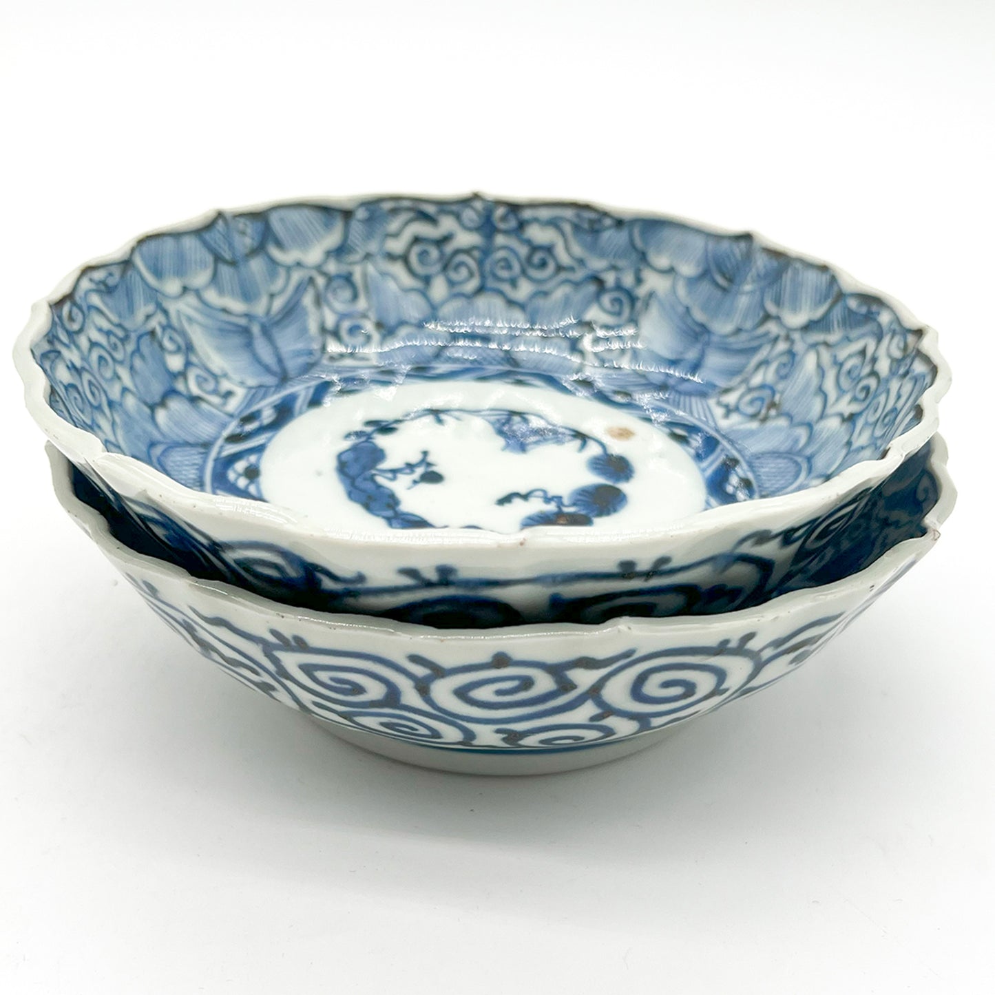 ANTIQUES Medium bowl 55A