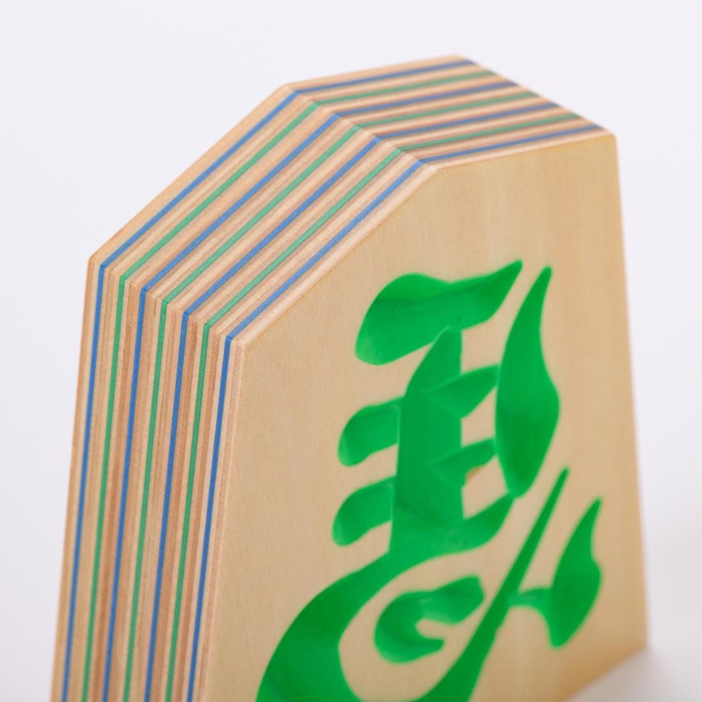 Left-facing horse piece　Neo Green