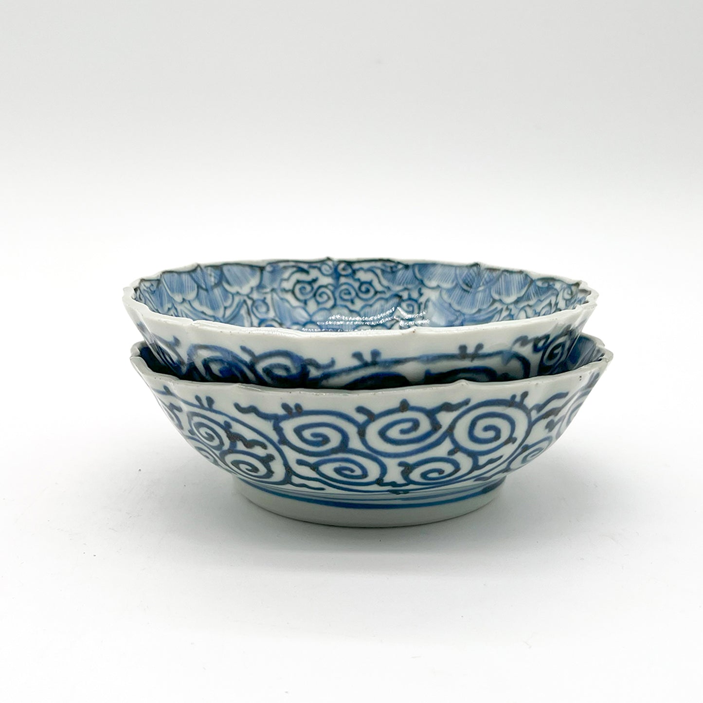 ANTIQUES Medium bowl 55A