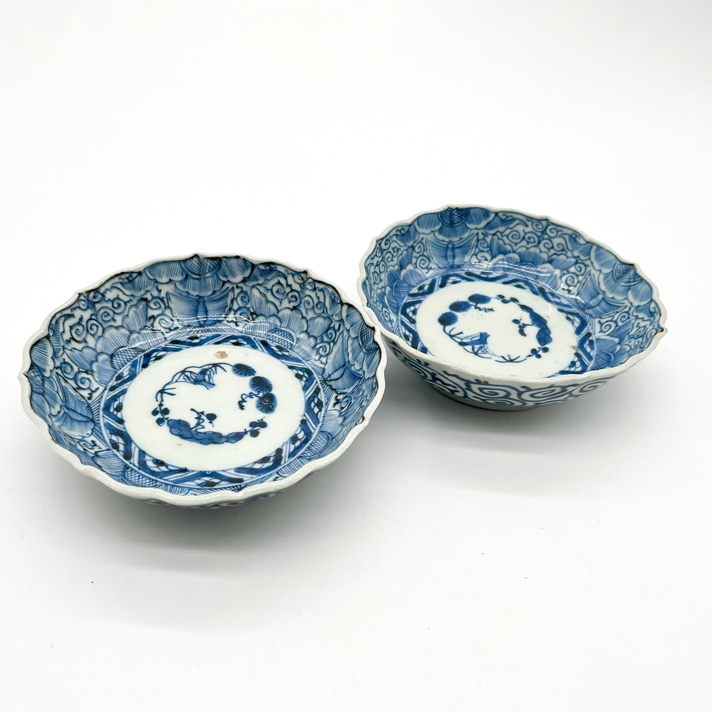 ANTIQUES Medium bowl 55A
