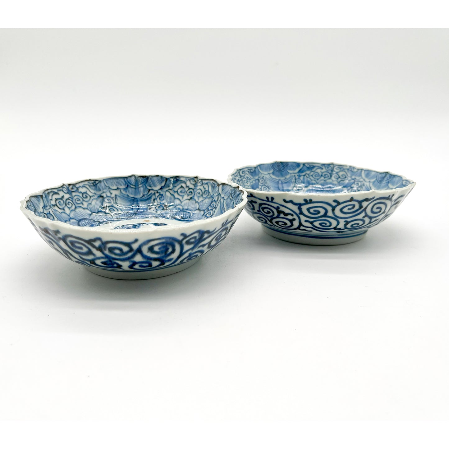ANTIQUES Medium bowl 55A