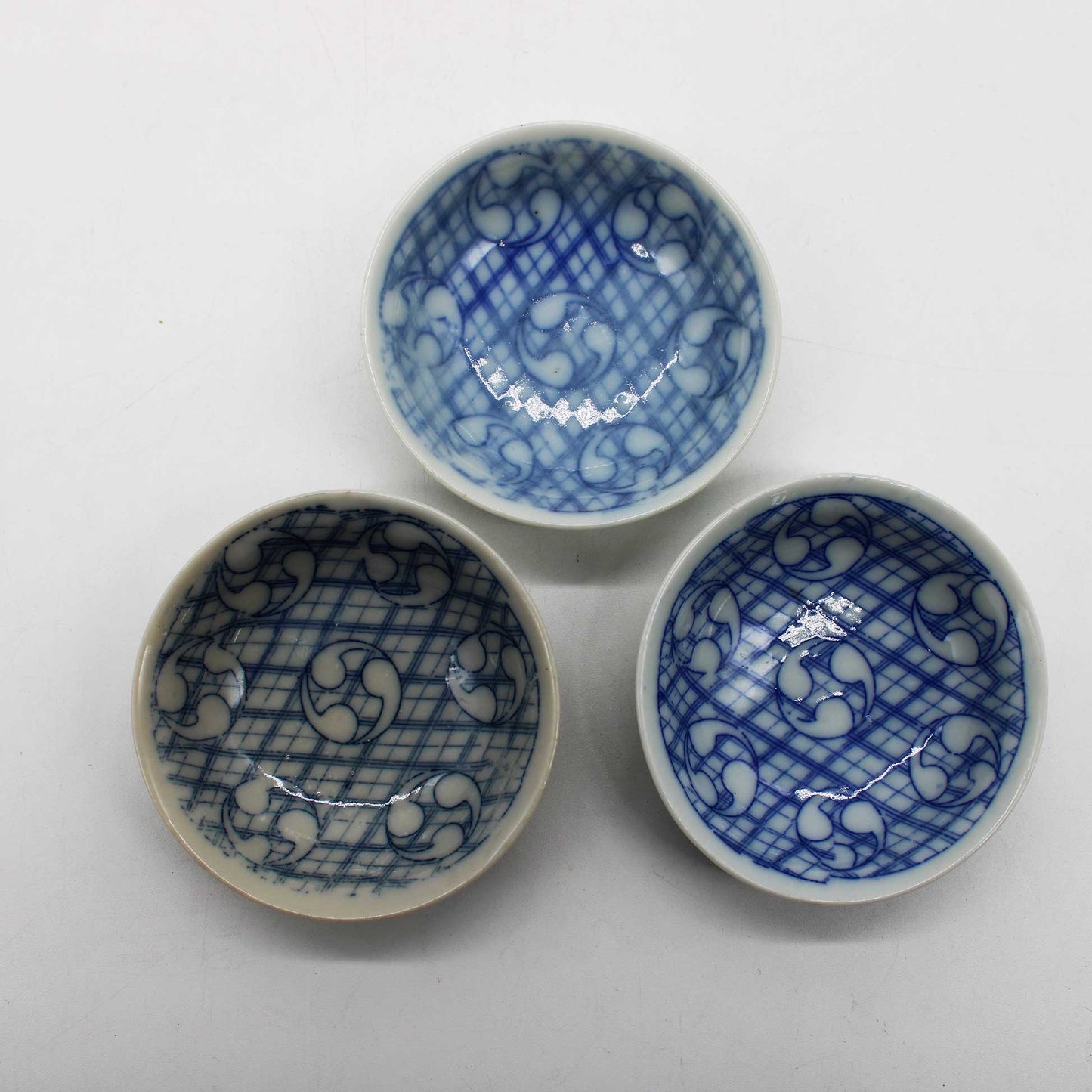 ANTIQUES Small plate D_512