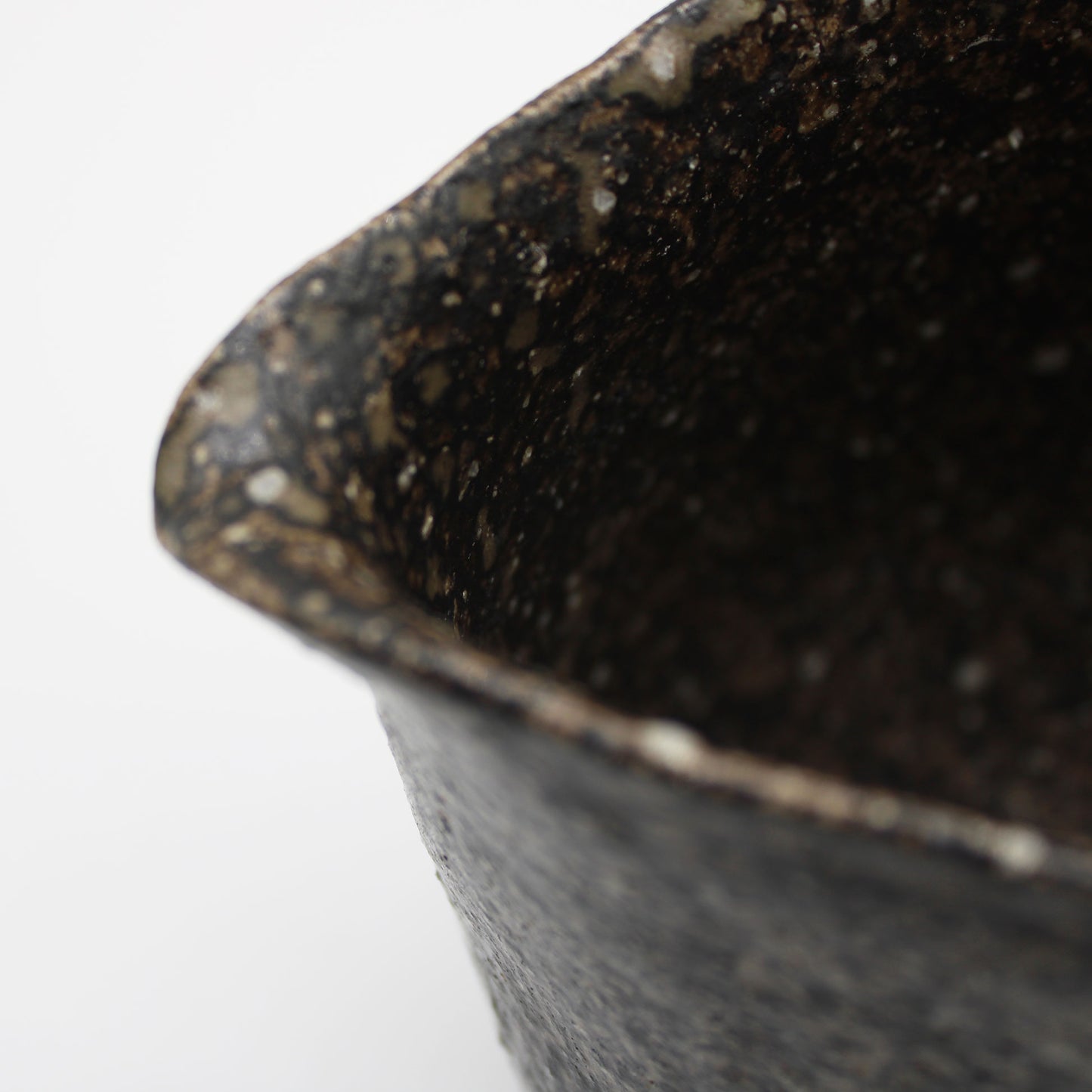 Handbuilt Lipped Flower Vessel_Souji Tsurumi