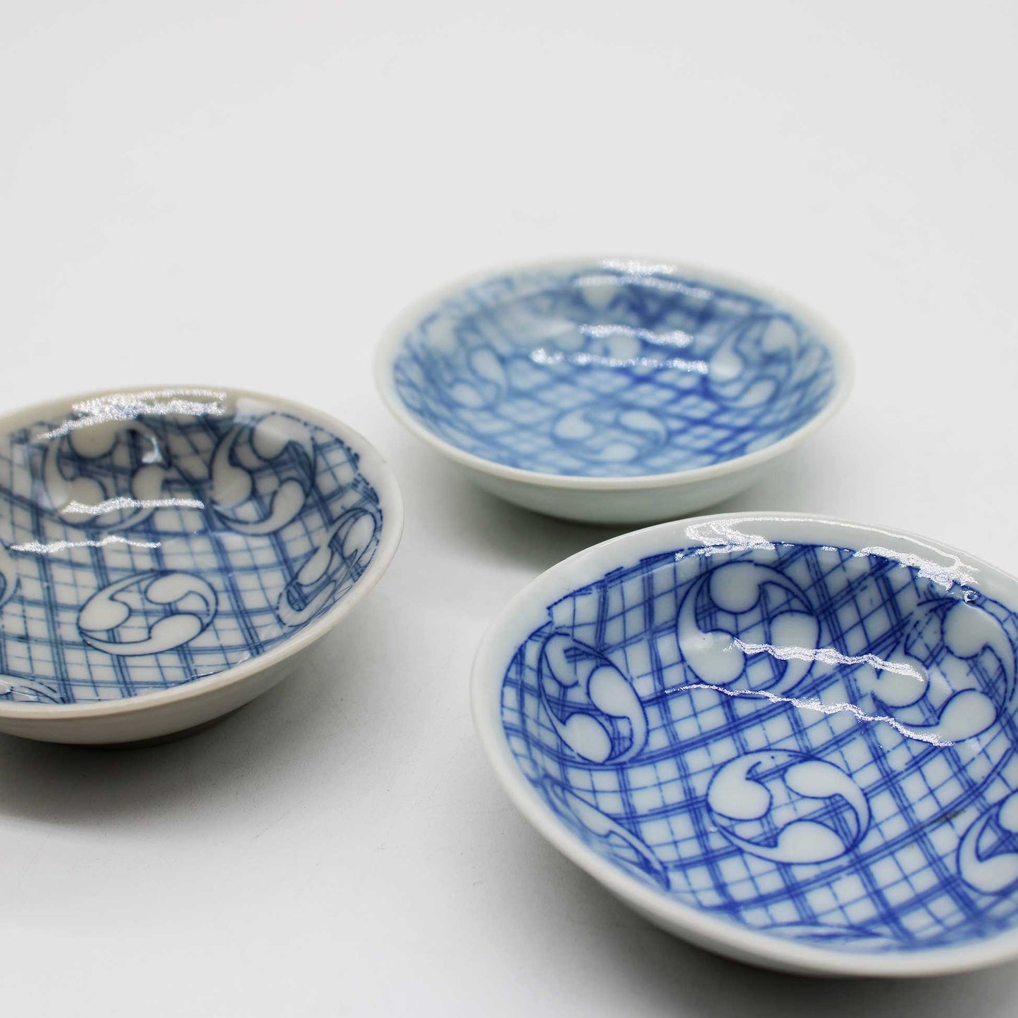 ANTIQUES Small plate D_512