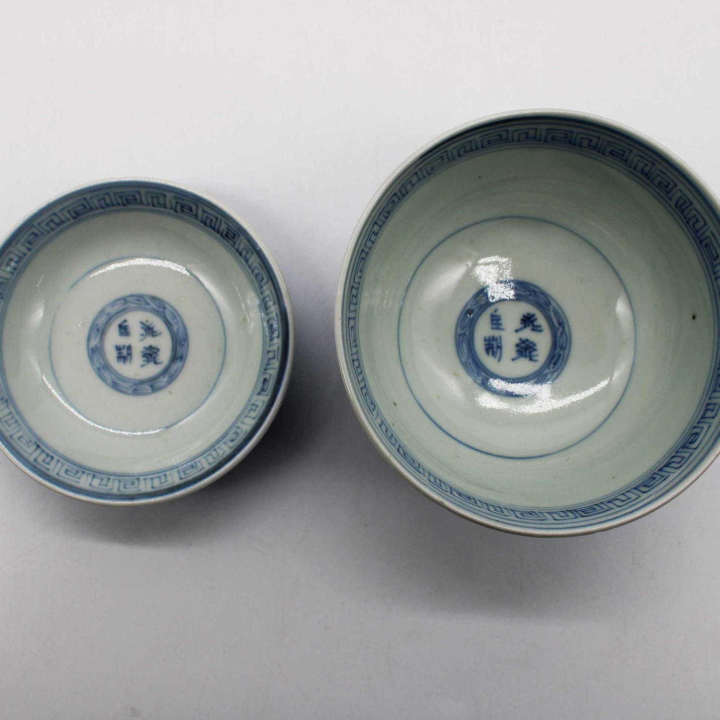 ANTIQUES Lidded Bowl D_512