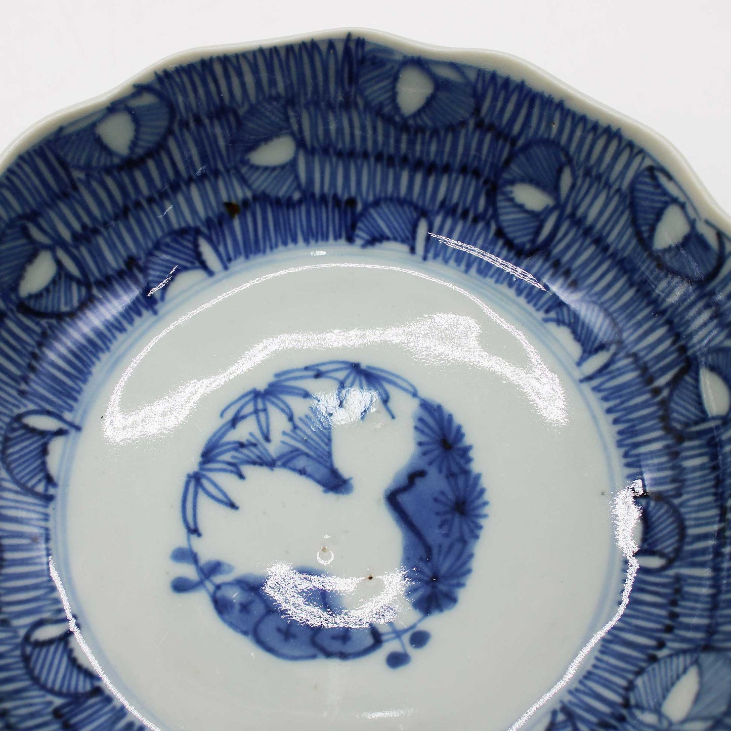 ANTIQUES Medium bowl C_512