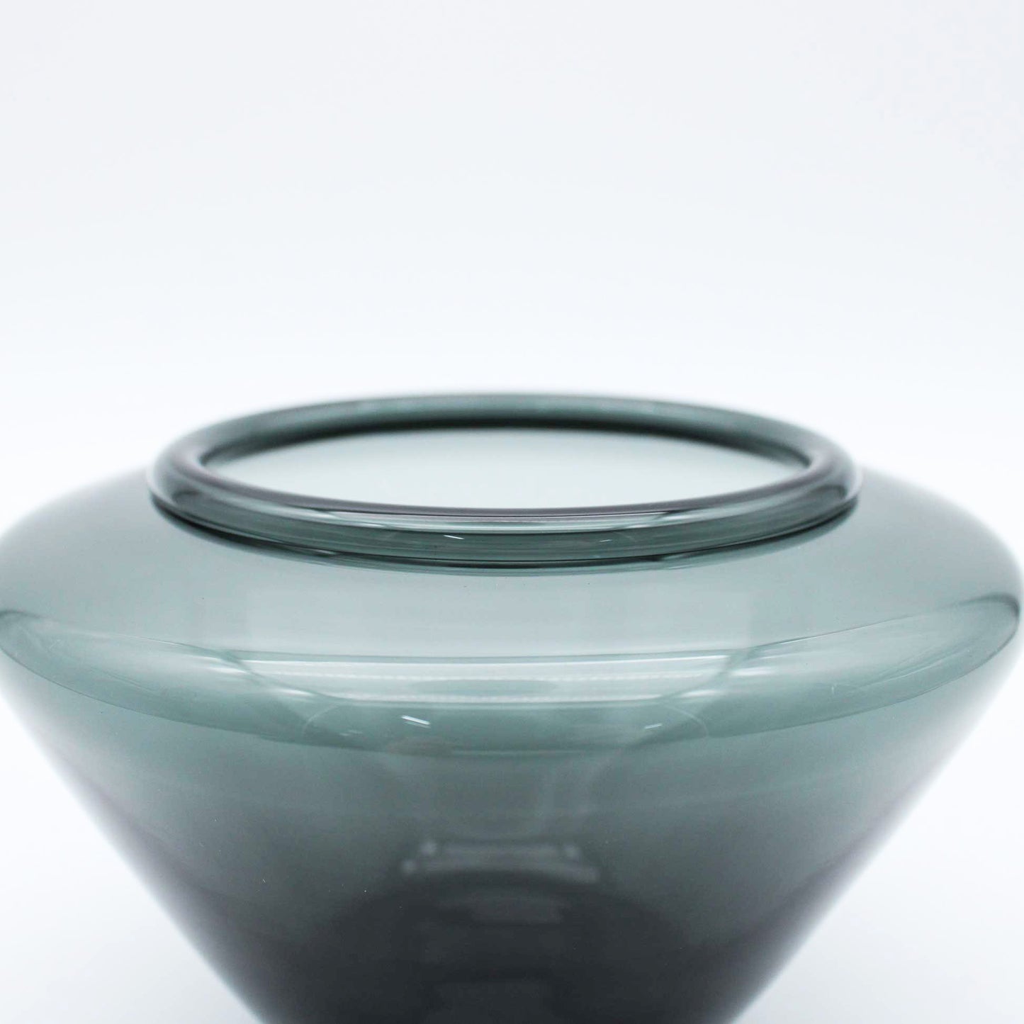Lidded Bowl Black_Taku Eiki