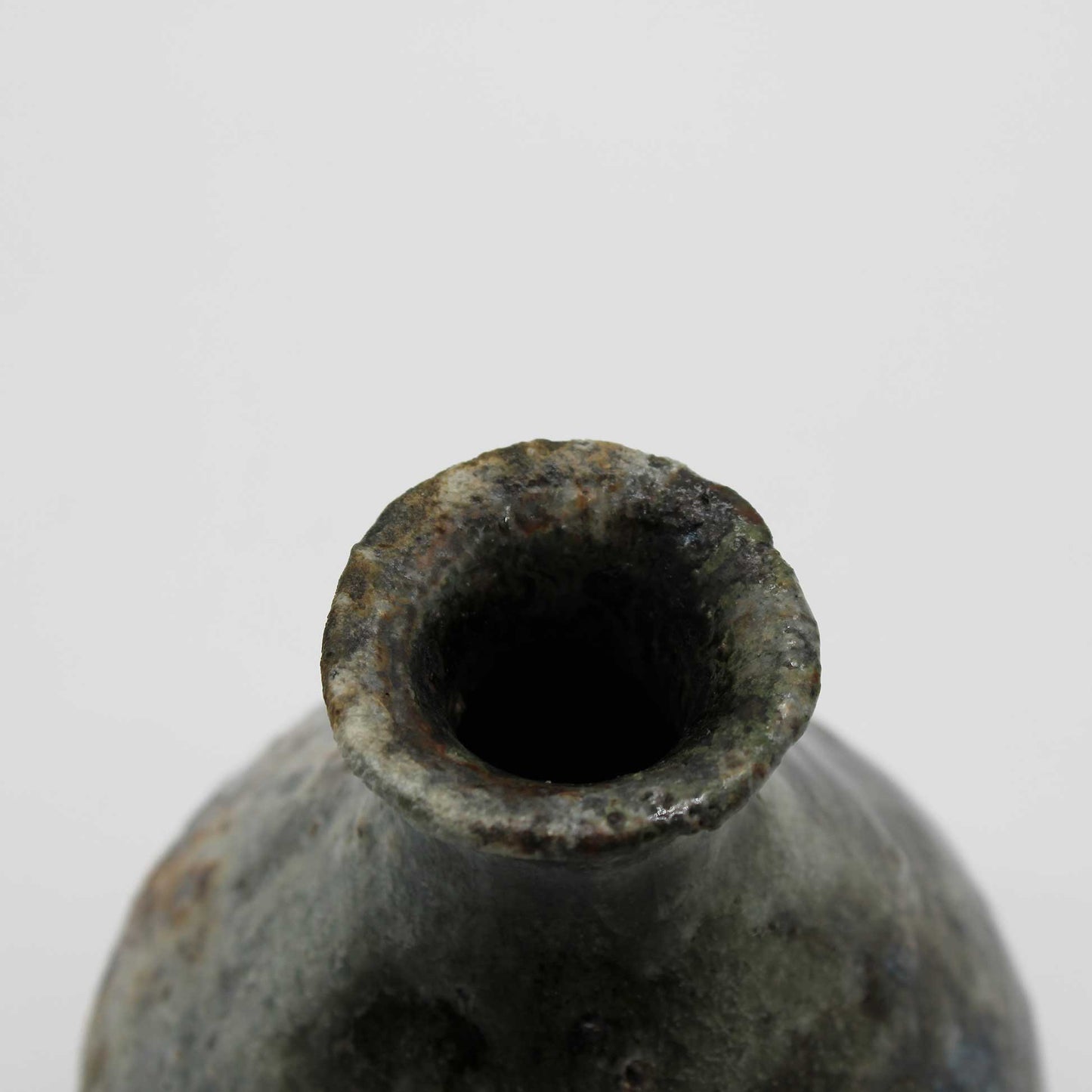 White Glaze Sake Bottle 59A_Toru Hatta