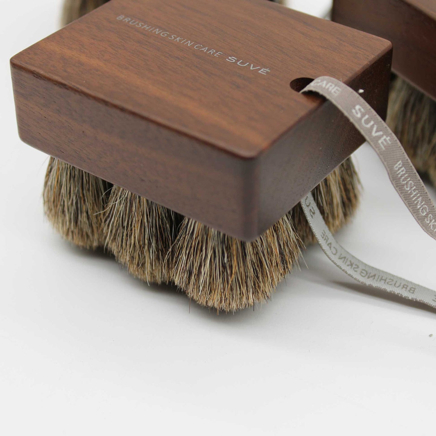 SUVÉ Body brush short semi-hard