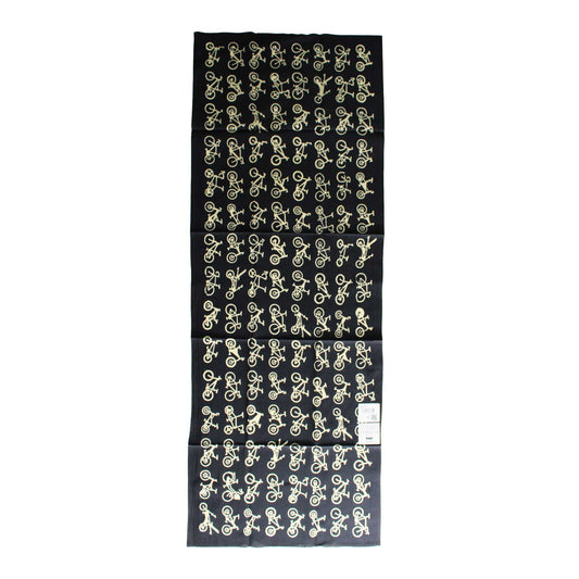 Hand wiping (a towel) Bicycle BLK