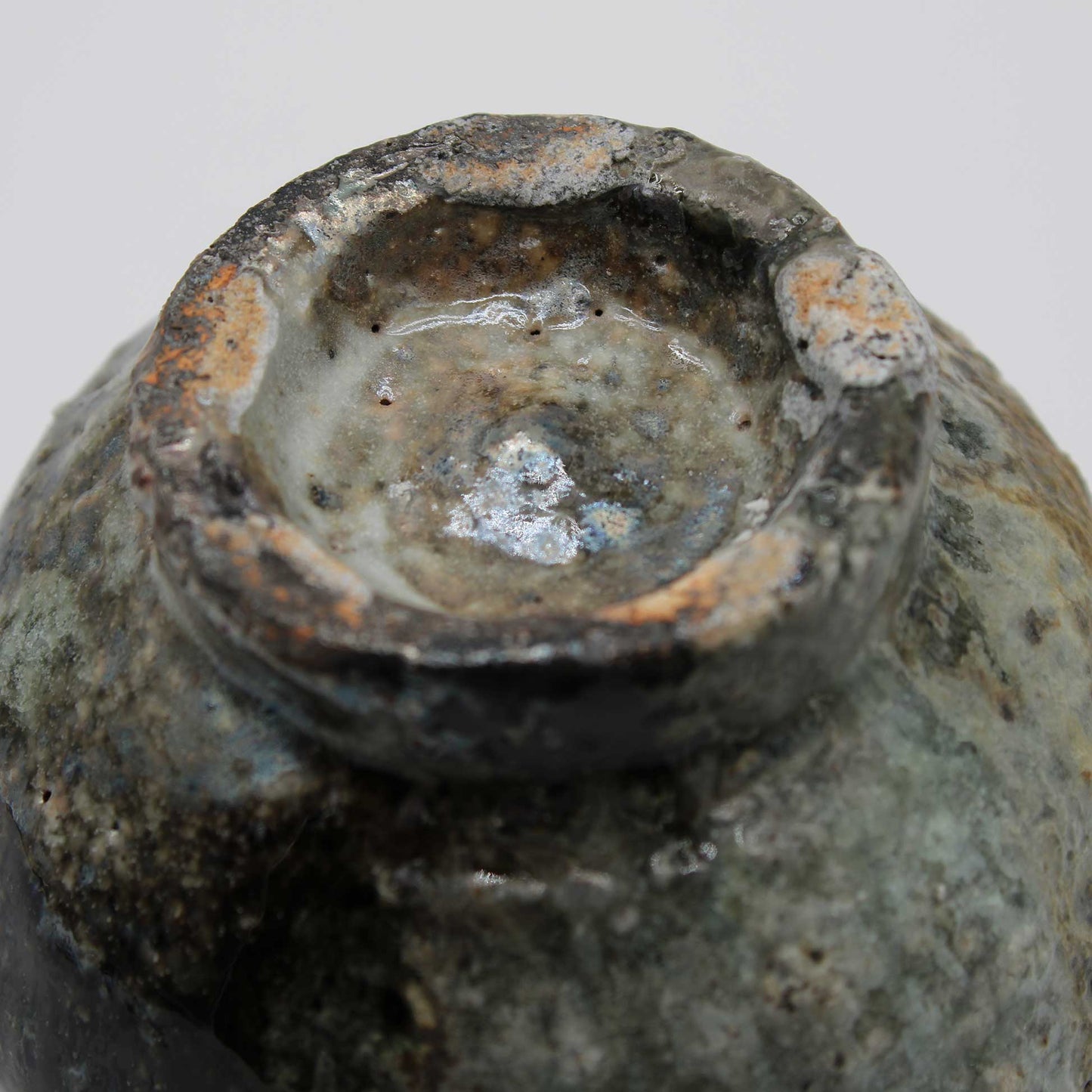 White Glaze Sake Bottle 59A_Toru Hatta