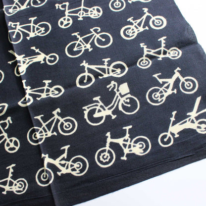 Hand wiping (a towel) Bicycle BLK