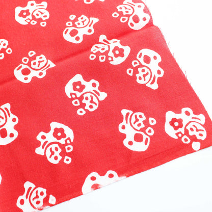 Hand wiping (a towel) inu hariko