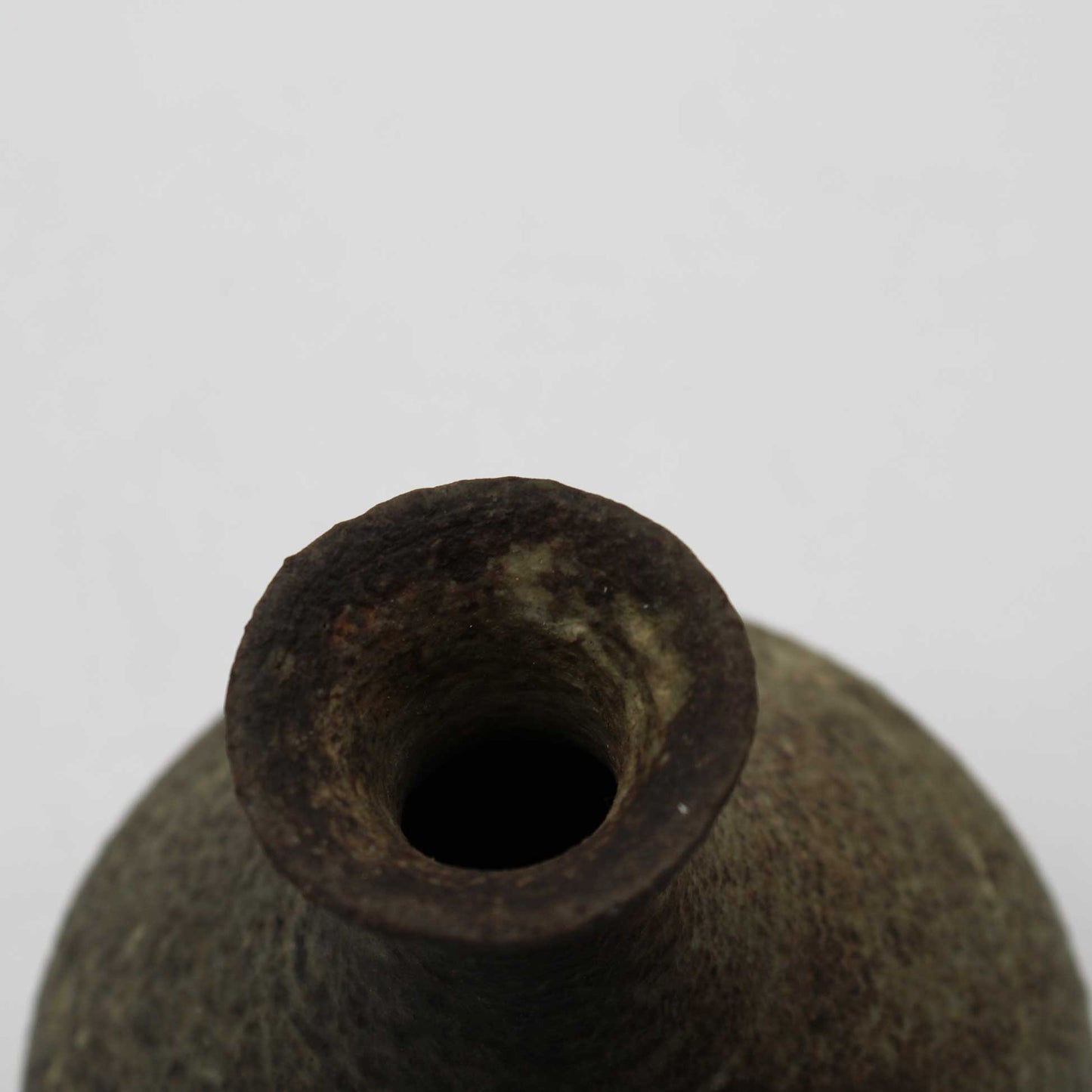 Sake bottleAsh Glaze 603_Michikazu Sakai