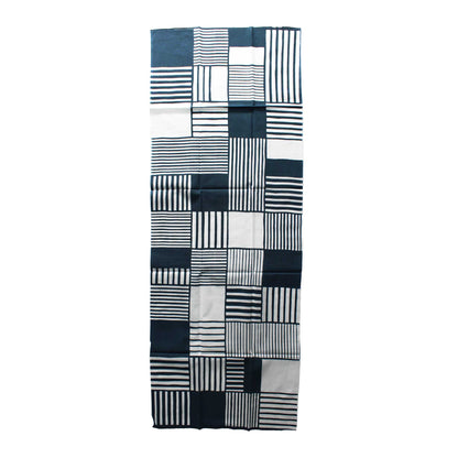 Hand wiping (a towel)  layered bamboo lattice