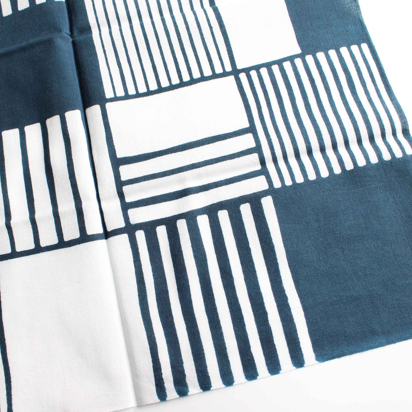 Hand wiping (a towel)  layered bamboo lattice