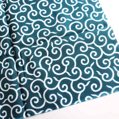 Hand wiping (a towel) Karakusa