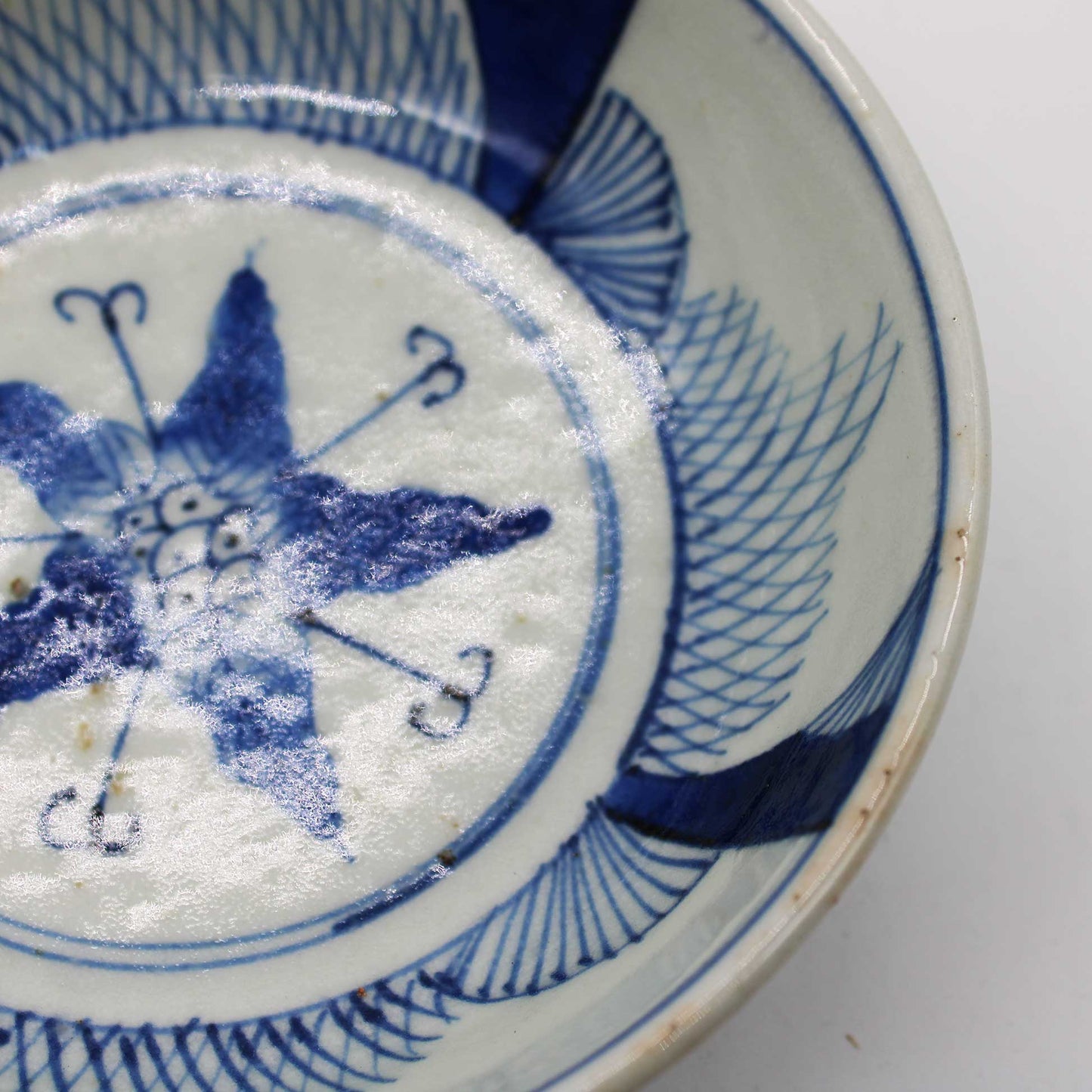 ANTIQUES Medium bowl G_512